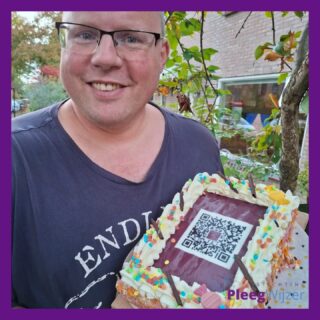 Vandaag begint de week van de pleegzorg,  een bijzondere week in pleegzorgland.  Wij luiden deze week dit jaar lekker feestelijk in met taart om te vieren dat Stichting Pleegwijzer vanaf nu een app heeft!! Het eerste stuk taart is voor Jacob die voor ons deze app heeft gemaakt! 

Je download hem via de link in onze bio, maar ook door gewoon in je eigen appstore te zoeken op Pleegwijzer.  Download de app en je hebt onze activiteitenagenda in je broekzak, leest ls eerste ons nieuws en je kunt op alle mogelijke manieren met ons in contact komen. 

Heb jij de app al gedownload? 

#pleegwijzer #stichtingpleegwijzer #app #pleegzorg #weekvandepleegzorg