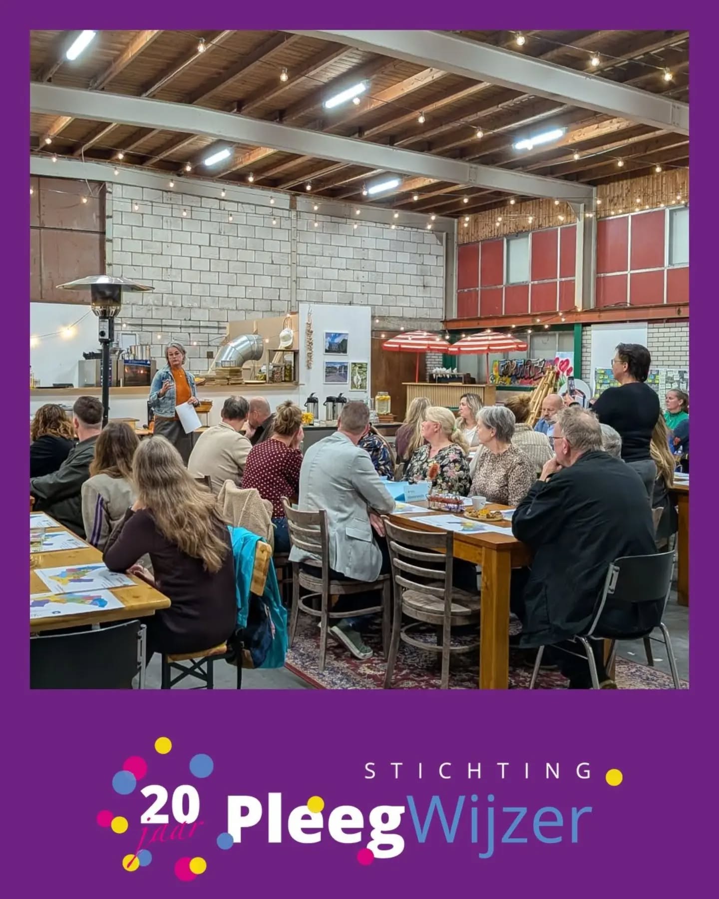💜 Week van de Pleegzorg – Groningen en Drenthe 💜

Vandaag zijn we samen met de gemeenten in Groningen en Drenthe de Week van de Pleegzorg gestart!

Wethouders, beleidsmedewerkers, pleegouders en pleegzorgaanbieders: allemaal samen aan één tafel. Om te eten, te luisteren, ervaringen te delen en vooral met elkaar in gesprek te gaan.

Op tafel lagen gesprekskaartjes die uiteindelijk helemaal niet nodig bleken. Als je mensen samenbrengt die betrokken zijn bij pleegzorg, ontstaan de gesprekken vanzelf. 💬

Onder het genot van heerlijk eten en drinken werd er geluisterd, gedeeld en verbinding gezocht. Precies waar deze bijeenkomst om draaide: elkaar ontmoeten, begrijpen en versterken.

✨ Een warme, waardevolle en bijzonder mooie start van een belangrijke week!

#WeekVanDePleegzorg #Pleegzorg #Pleegwijzer #StichtingPleegwijzer #Groningen Drenthe SamenSterk